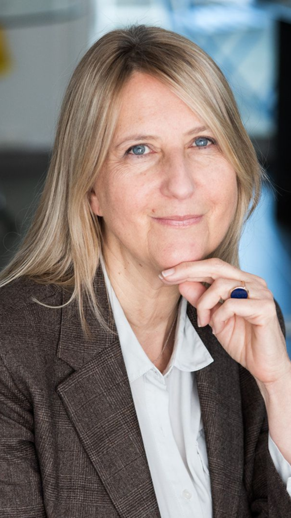 Portrait de la directrice de l'agence fm immobilier & patrimoine