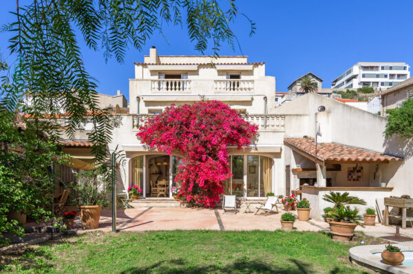 Maison 212m² Quartier Vieille Chapelle, vue mer, jardin, piscine et terrasses, garage