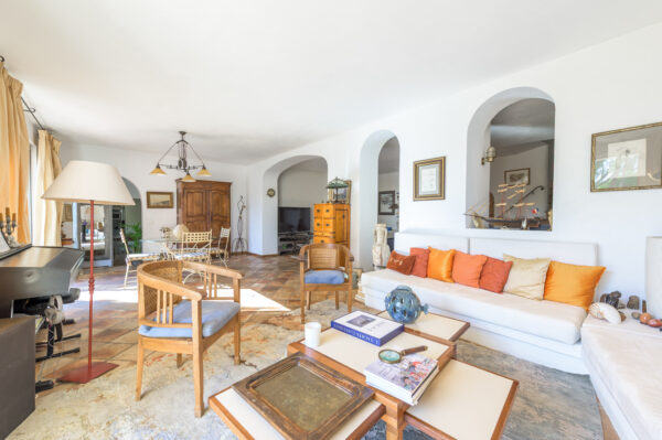 Maison 212m² Quartier Vieille Chapelle, vue mer, jardin, piscine et terrasses, garage – Image 9