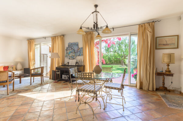 Maison 212m² Quartier Vieille Chapelle, vue mer, jardin, piscine et terrasses, garage – Image 15