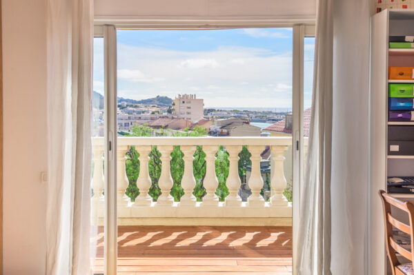 Maison 212m² Quartier Vieille Chapelle, vue mer, jardin, piscine et terrasses, garage – Image 17