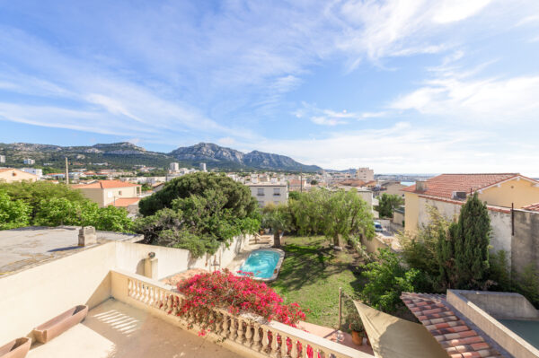 Maison 212m² Quartier Vieille Chapelle, vue mer, jardin, piscine et terrasses, garage – Image 25