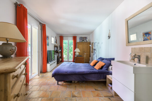 Maison 212m² Quartier Vieille Chapelle, vue mer, jardin, piscine et terrasses, garage – Image 31